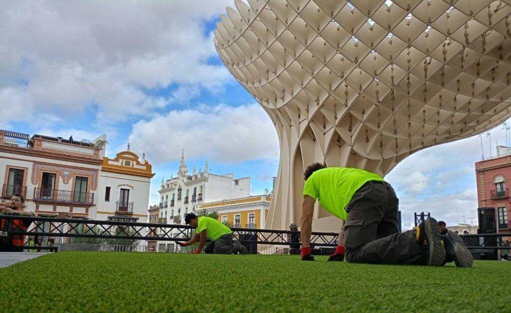 mantenimiento césped artificial