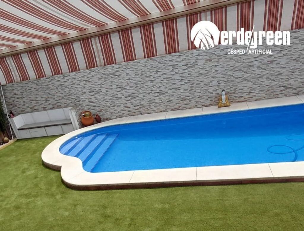 se calienta el césped artificial en verano