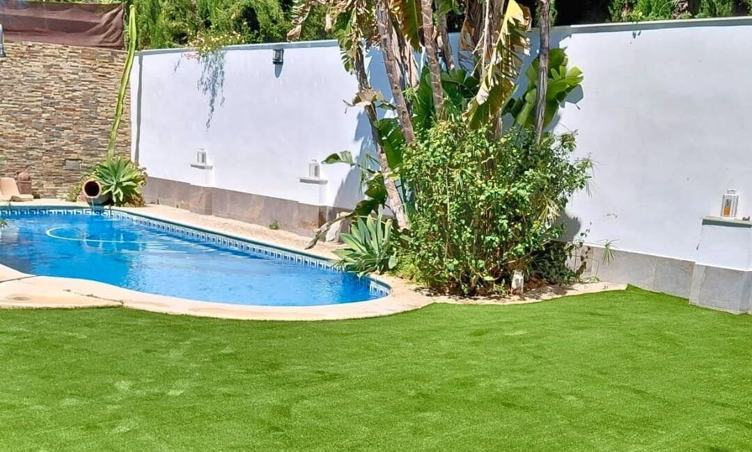 ¿se calienta el césped artificial en verano?