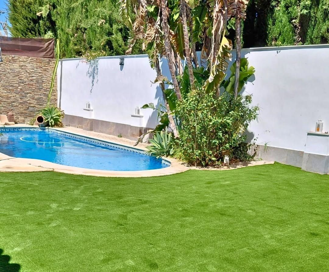 ¿se calienta el césped artificial en verano?